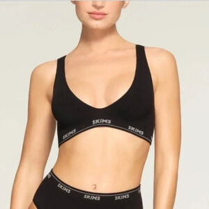 SKIMS SEAMLESS‎ RIB Intimates PLUNGE BRALETTE - NWT ONYX size XXS